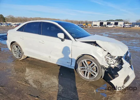 2018 Audi A3 Premium z USA, uszkodzony, nr VIN WAUAUGFF1J1033840